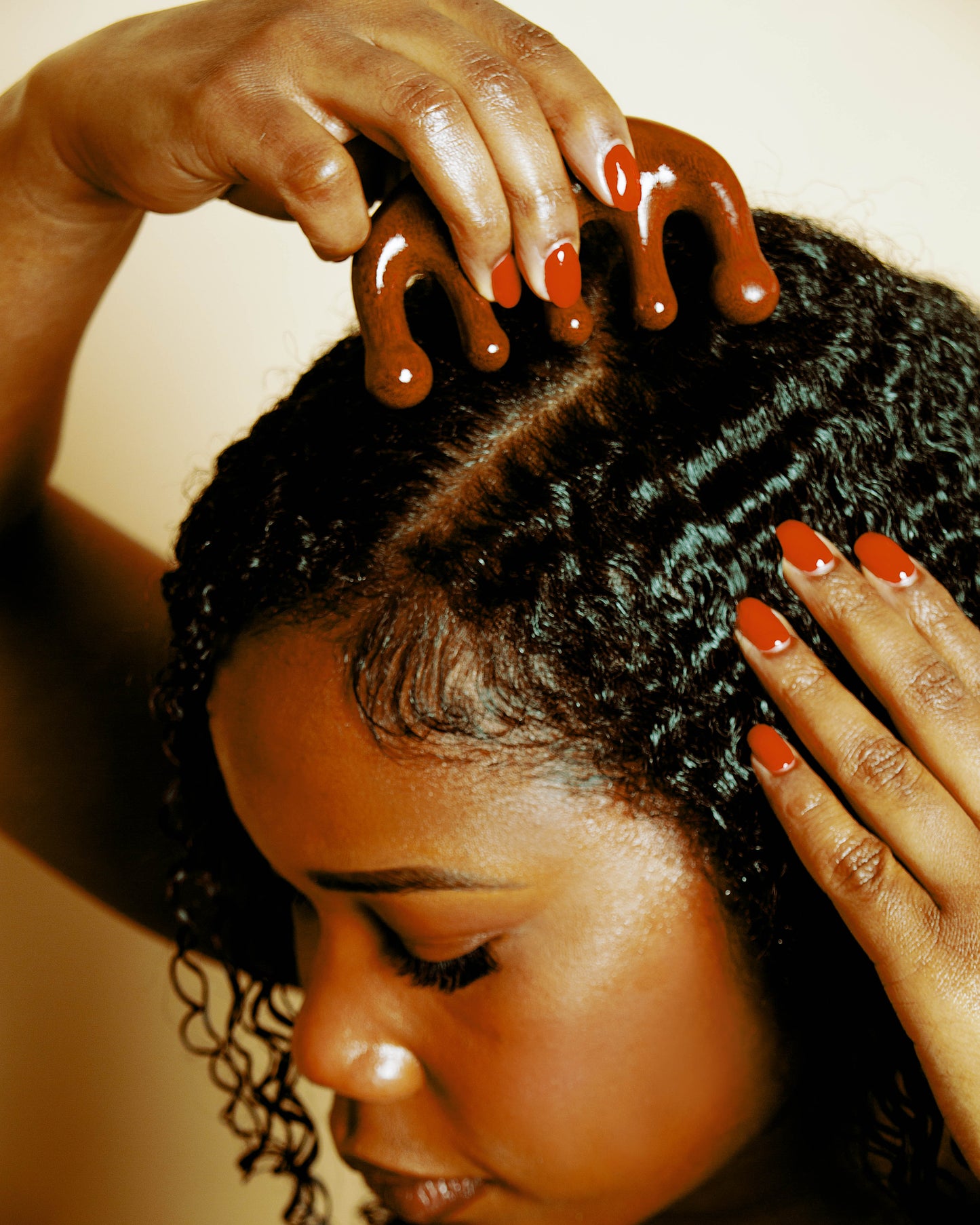 SCALP MASSAGER